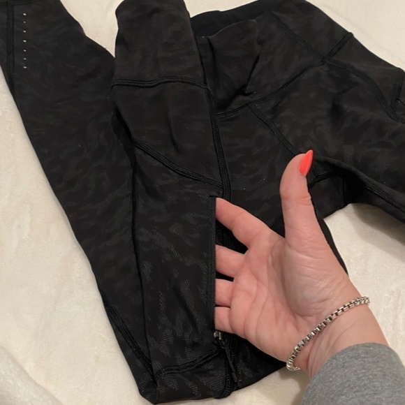 Athleta Rainier High Rise Tight, grey/black camo 16545 - Picture 8 of 16